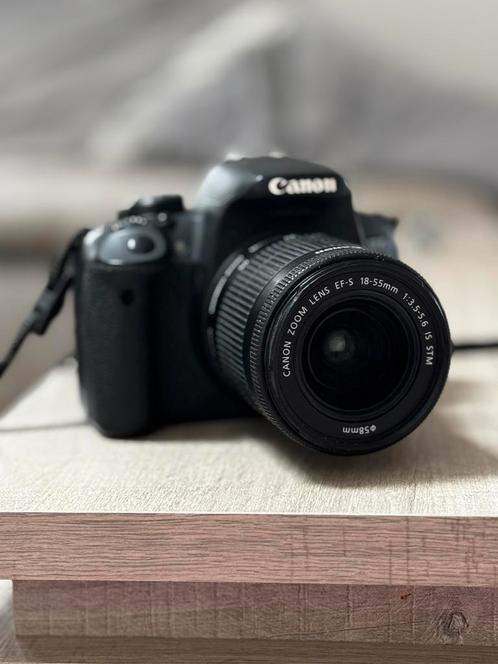 Canon EOS 700D + accessoires – 250 €, Audio, Tv en Foto, Fotocamera's Digitaal, Gebruikt, Spiegelreflex, Canon, Minder dan 4 keer