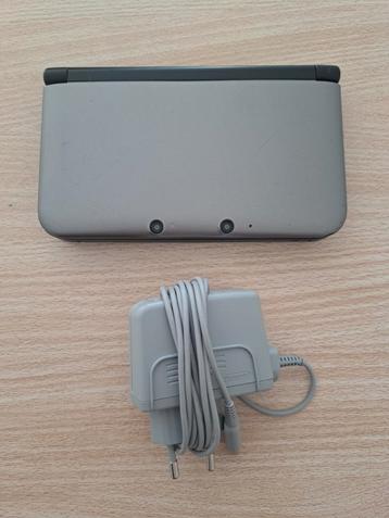 Nintendo 3ds xl grise avec chargeur et carte mémoire 4gb. Pa