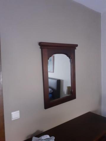 Klassieke spiegel beschikbaar voor biedingen