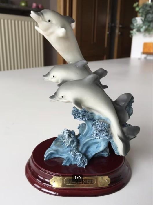 Drie Dolfijnen, prachtig kleurrijk beeldje in perfecte staat, Collections, Statues & Figurines, Comme neuf, Envoi