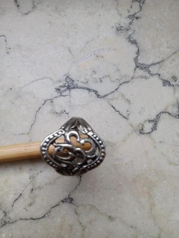 Jolie bague orientale en argent T56