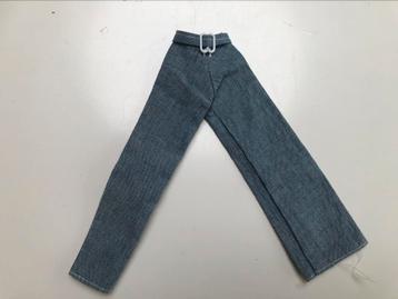 Barbiepop kledij: vintage jeansbroek beschikbaar voor biedingen