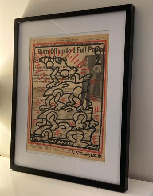 Keith Haring tekent op krantenpapier. Ingelijst verkocht, Antiek en Kunst, Kunst | Designobjecten, Ophalen of Verzenden