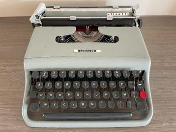 Vintage Olivetti Lettera 322 Schrijfmachine