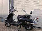 Scooter retro model zwart voorbeeld foto moet snel weg, Fietsen en Brommers, Ophalen of Verzenden
