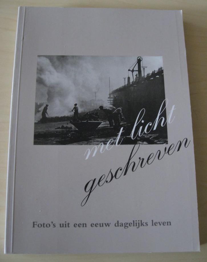 Met licht geschreven - Foto's uit een eeuw dagelijks leven, Boeken, Kunst en Cultuur | Fotografie en Design, Zo goed als nieuw