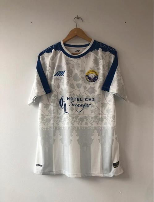 Real Kashmir thuisshirt BNWT, Sport en Fitness, Voetbal, Nieuw, Shirt, Maat L, Verzenden
