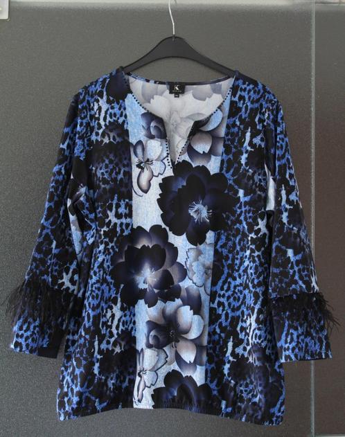 Bloes dierenprint K Design, met pluimpjes., Kleding | Dames, Blouses en Tunieken, Zo goed als nieuw, Maat 46/48 (XL) of groter