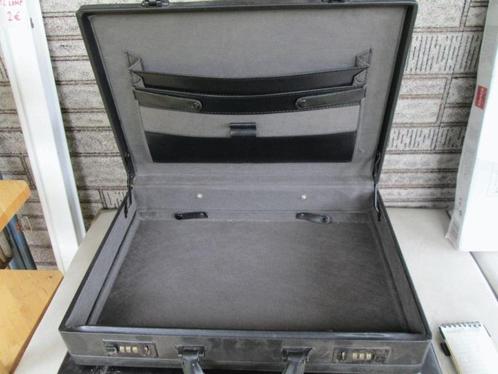 Koffertje met cijferslot 45x33cm, Bijoux, Sacs & Beauté, Valises, Utilisé, Plastique dur, Moins de 50 cm, Moins de 35 cm, Clé