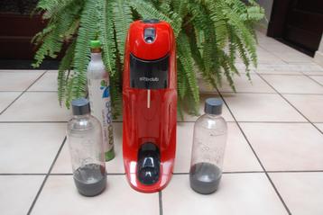 Sodastream Bruiswatermachine en rode frisdranken zoals nieuw beschikbaar voor biedingen