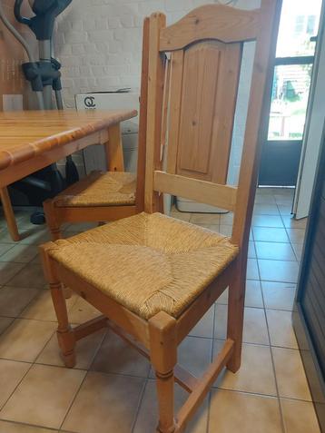 4 stoelen met rieten zitting. beschikbaar voor biedingen