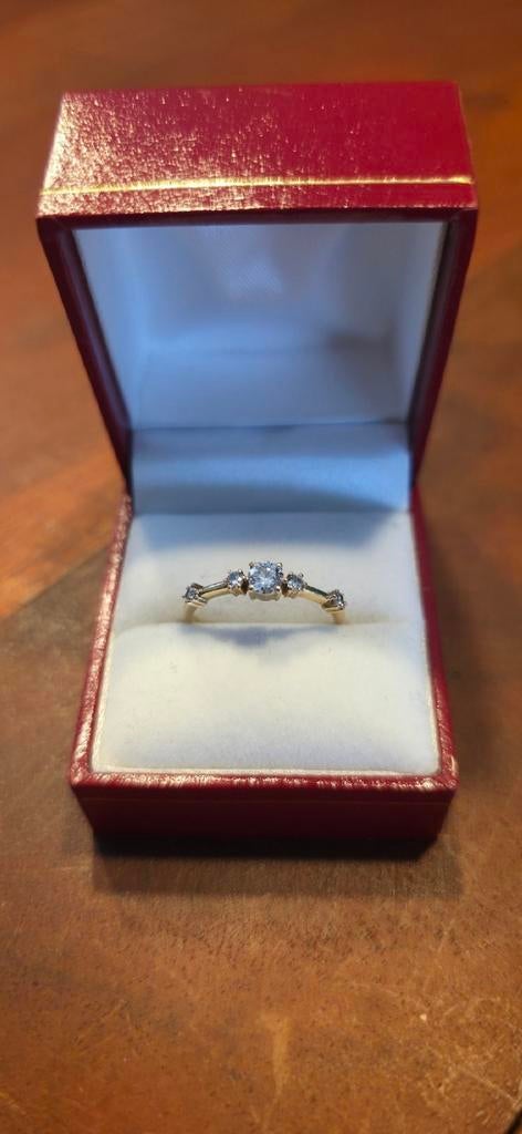 Trouwring verlovingsring 18 kt goud 5 diamanten van 0.45, Handtassen en Accessoires, Ringen, Zo goed als nieuw, Dame, 18 tot 19