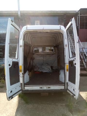 oldtimer renault trafic , benzine beschikbaar voor biedingen