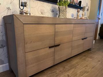 Dressoir beschikbaar voor biedingen