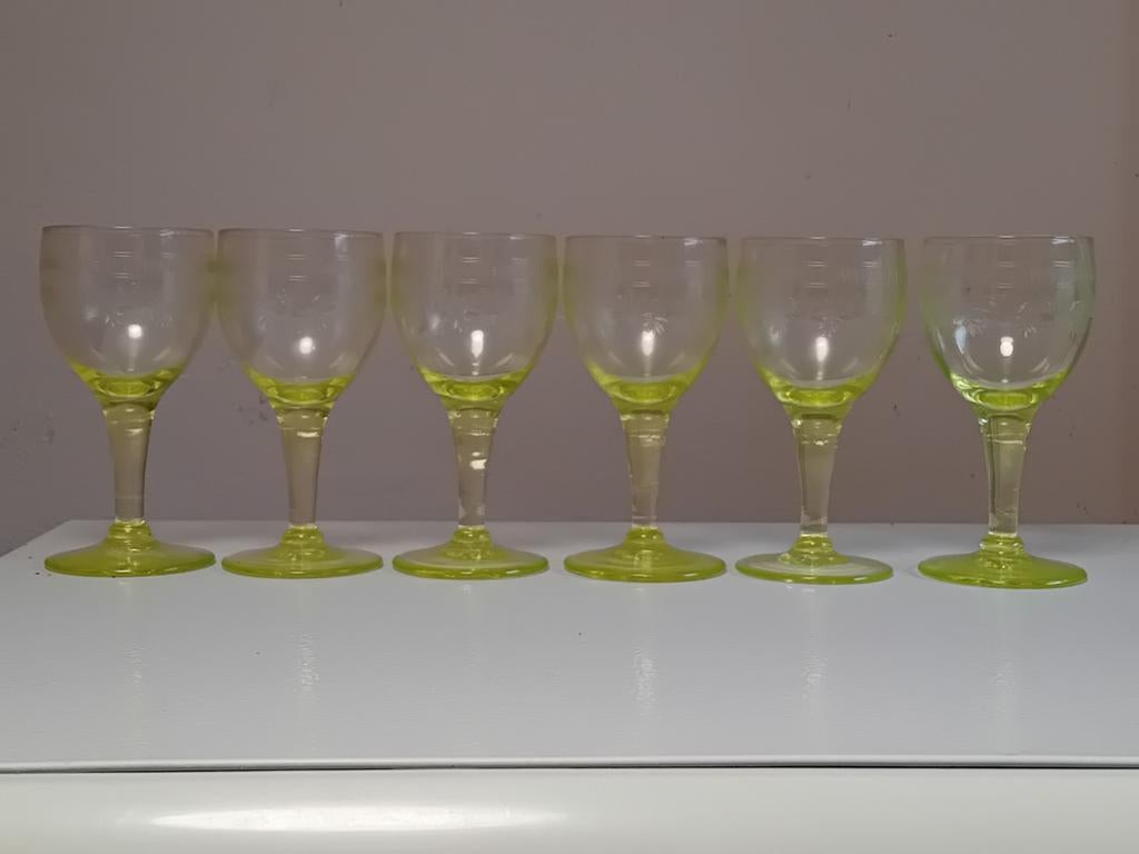 6 Verres à vin gravé en Ouraline, Antiquités & Art, Enlèvement ou Envoi