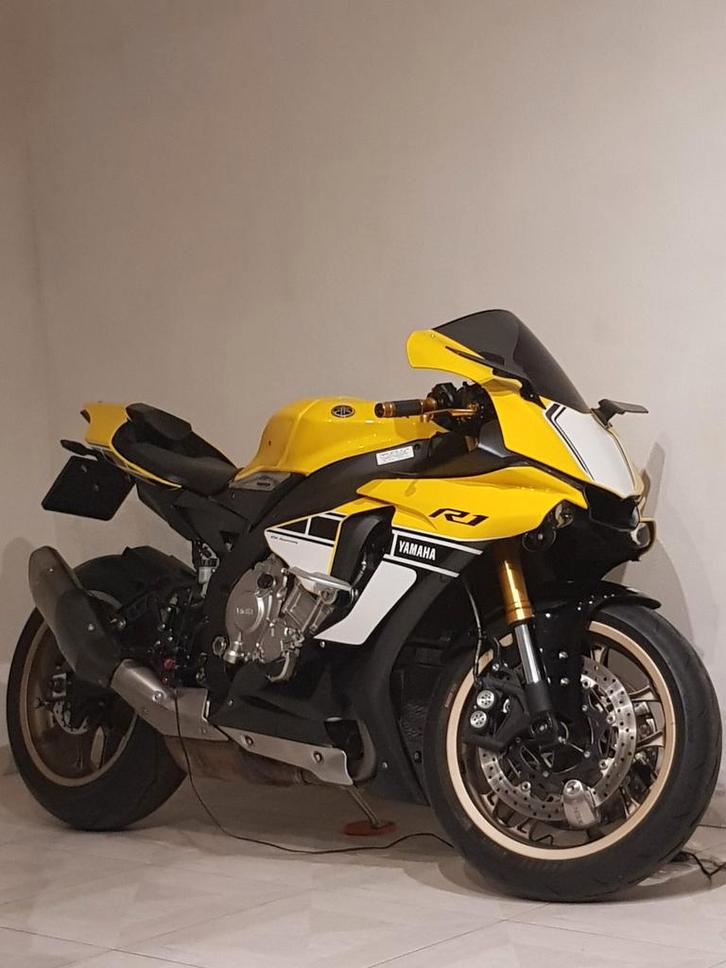 Yamaha r1 60th anniversary, Motos, Motos | Yamaha, Particulier, Super Sport, plus de 35 kW, 4 cylindres, Permis Moto A, ABS, Éclairage LED