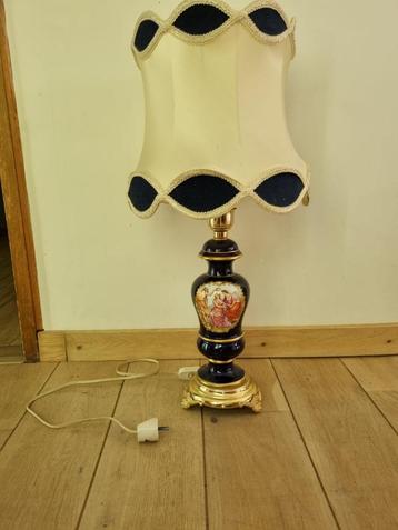 antieke lamp beschikbaar voor biedingen