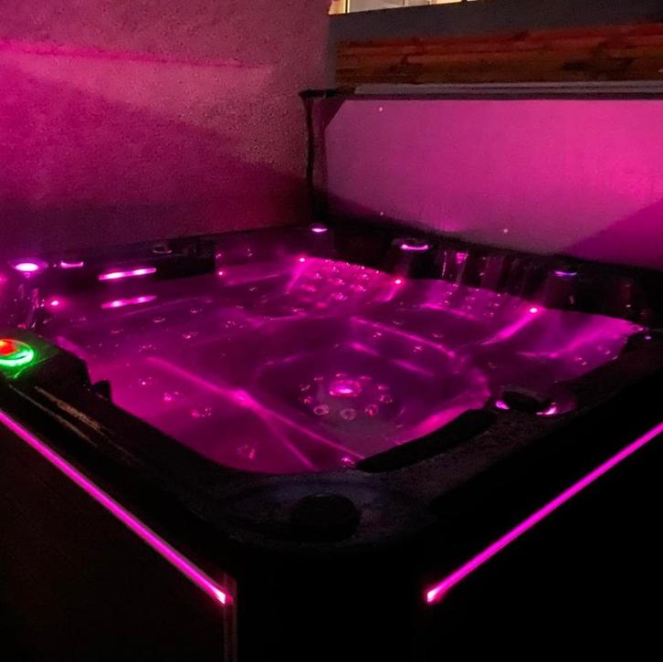 Korting: 45% Kwaliteitvolle jacuzzi beste prijs kwaliteit, Sport en Fitness, Gezondheidsproducten en Wellness, Nieuw, Ophalen of Verzenden
