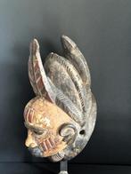 Yoruba Mask, Verzenden