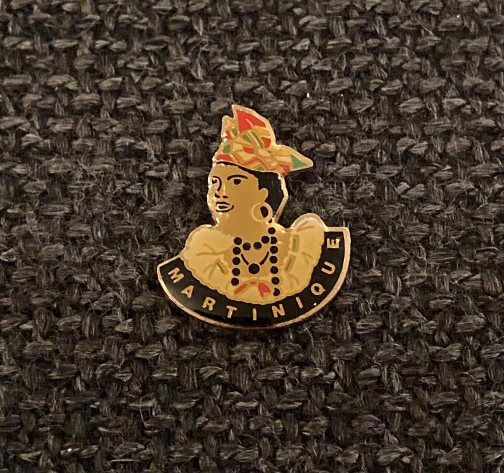 PIN - MARTINIQUE, Envoi, Utilisé, Ville ou Campagne, Insigne ou Pin's