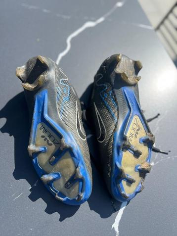 voetbalschoenen beschikbaar voor biedingen