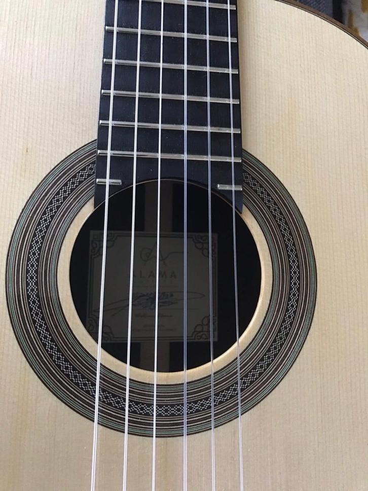 Professionele klassieke gitaar Alama 2025 model  Bouchet, Muziek en Instrumenten, Snaarinstrumenten | Gitaren | Akoestisch, Zo goed als nieuw