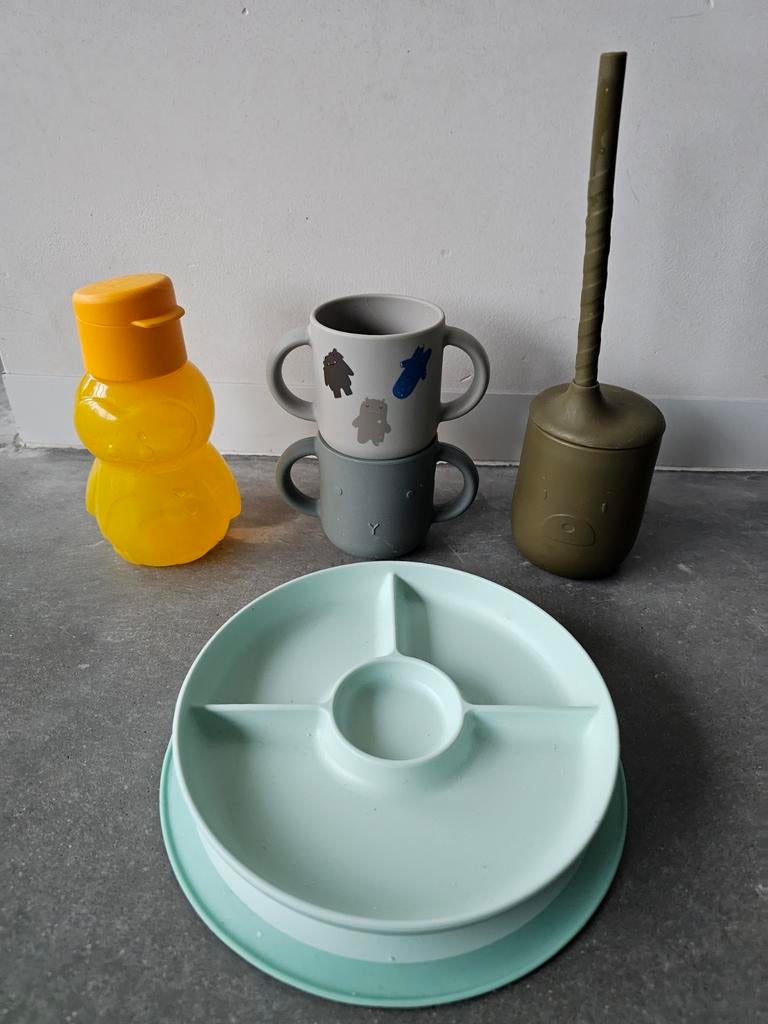 Allerlei baby drinkbekers en bord, Kinderen en Baby's, Babyvoeding en Toebehoren, Zo goed als nieuw, Overige typen, Ophalen