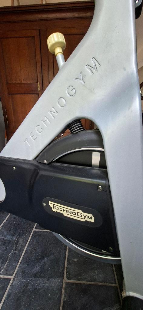 Indoorfiets, Sport en Fitness, Fitnessapparatuur, Gebruikt, Hometrainer, Armen, Benen, Borst, Buik, Rug, Metaal, Ophalen