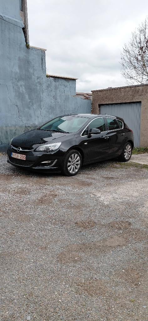 Opel astra, Euro 5, Achat, Boîte manuelle, Entretenue par le concessionnaire