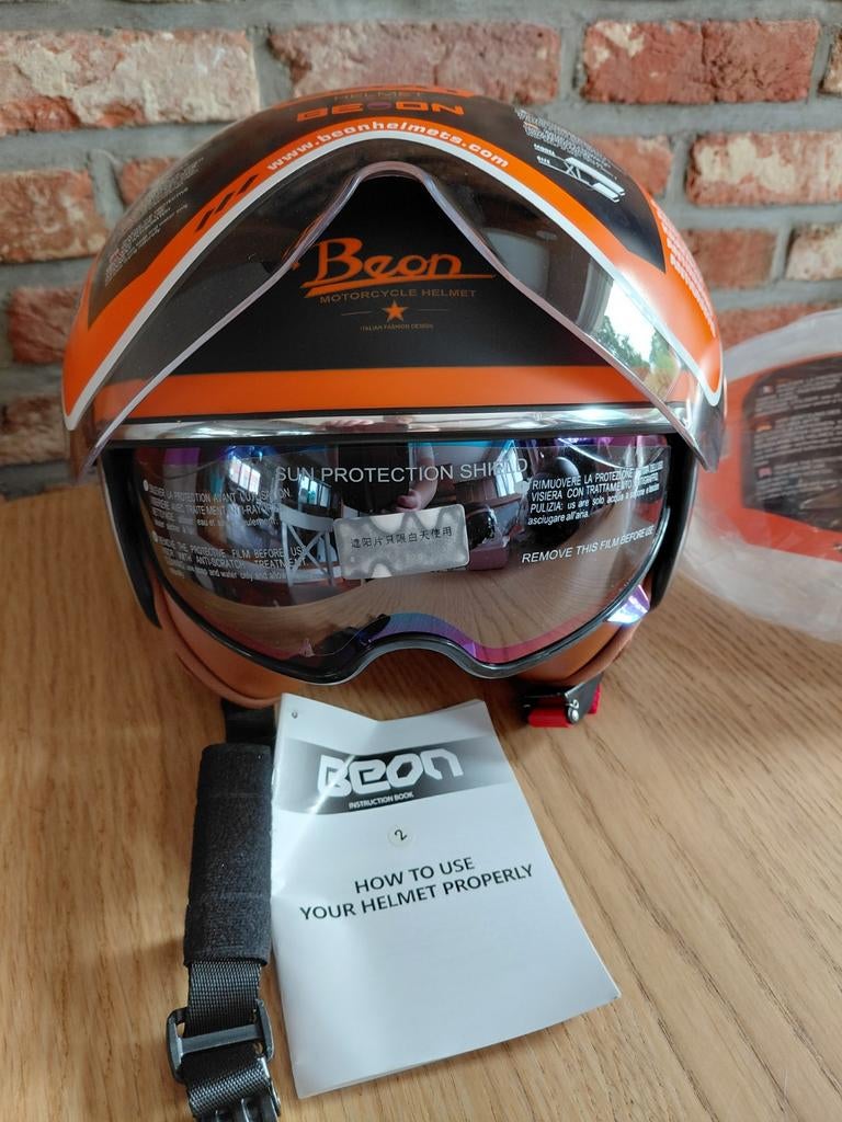 Nieuwe motorhelm, Fietsen en Brommers, Brommerhelmen, Ophalen of Verzenden, Nieuw, Large, Beon