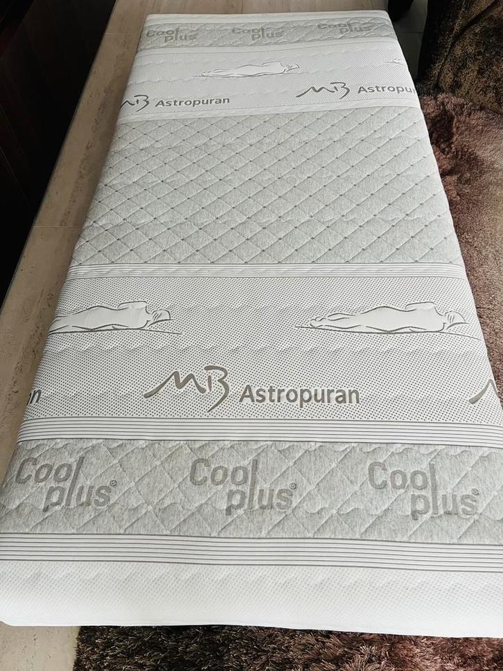 AstroPur matras twv 1295€ - zo goed als nieuw, Maison & Meubles, Chambre à coucher | Matelas & Sommiers, Comme neuf, Matelas, Enlèvement
