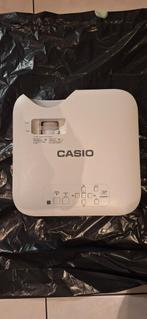 Projector casio Xj- F101w zo goed als nieuw, Ophalen of Verzenden