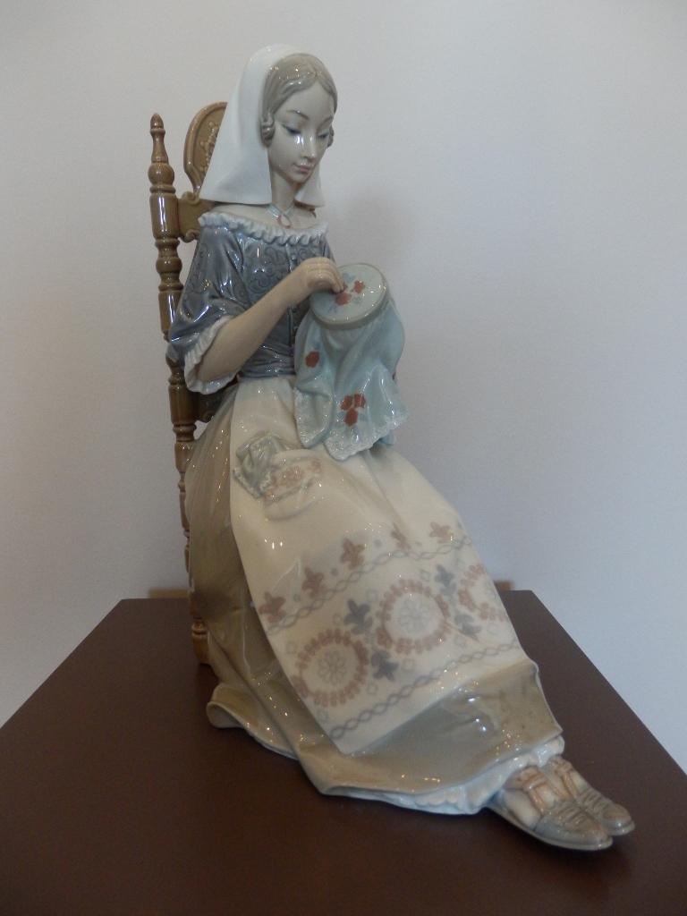 Lladro porselein Bordadora Insular, Ophalen