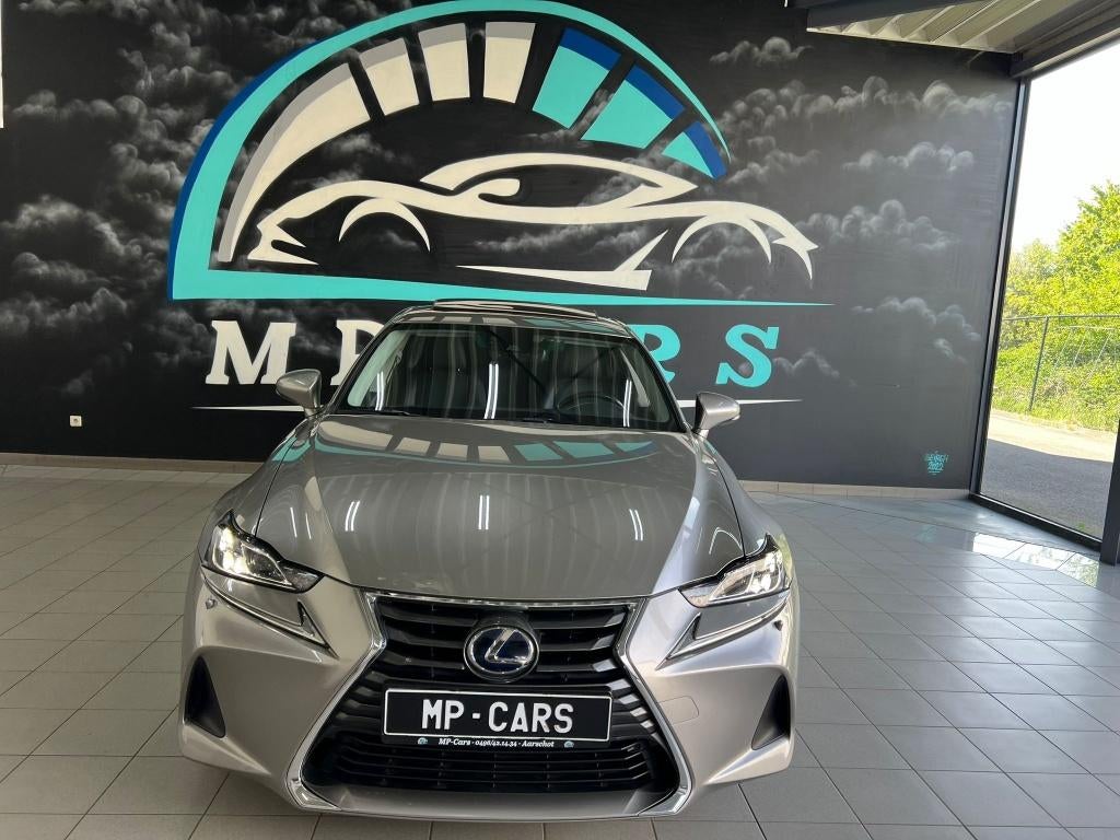 Lexus IS300H // Hybride // Privilege line, Automaat, Achterwielaandrijving, Parkeerassistent, Leder