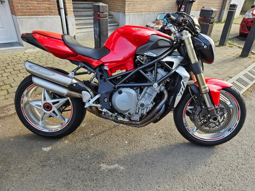 Mv agusta brutale 750., Motoren, Particulier