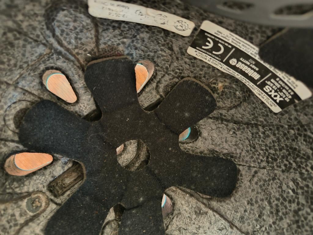 Eerste fietshelmpje baby nutty, nutcase, Gebruikt, Jongen of Meisje, Nutcase, Ophalen