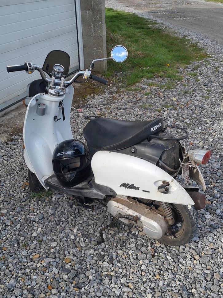 La trottinette 2 temps Keeway 50cc démarre et roule bien san, Vélos & Vélomoteurs, Pièces de cyclomoteur | Général, Enlèvement ou Envoi