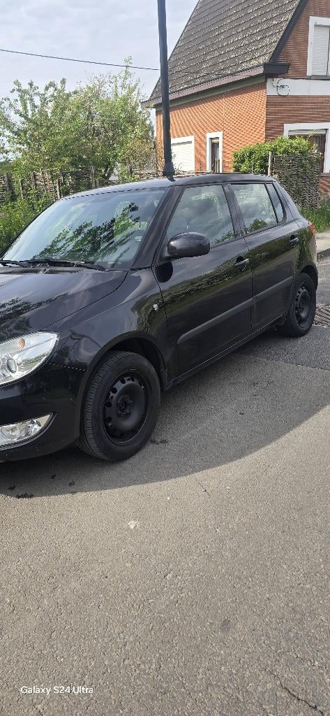 Fabia, Autos, Skoda, Entreprise, Fabia, Essence, Euro 5, Coupé, 4 portes, Boîte manuelle, Noir, Gris, Tissu, Traction avant