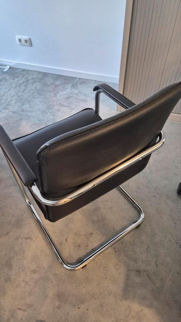 Chaises de bureau, structure metalique, assise en cuir., Maison & Meubles, Chaises, Comme neuf, Trois, Cuir, Noir, Enlèvement