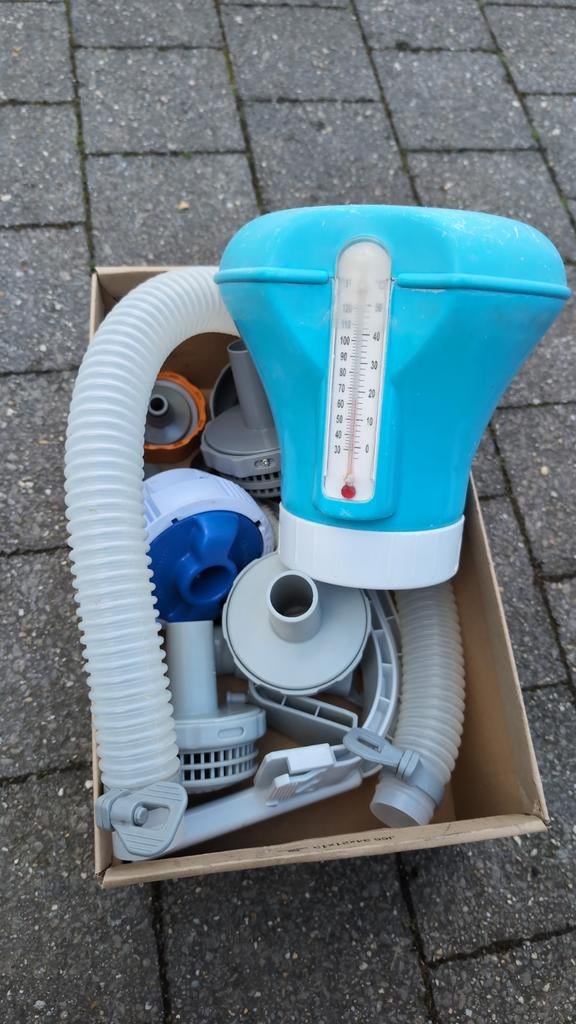 Allerlei zwembad toebehoren, Ophalen