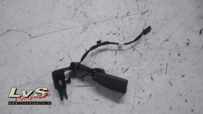 Insertion ceinture de sécurité arrière gauche d'un Peugeo, Autos : Pièces & Accessoires, -, 3 mois de garantie, Utilisé, -