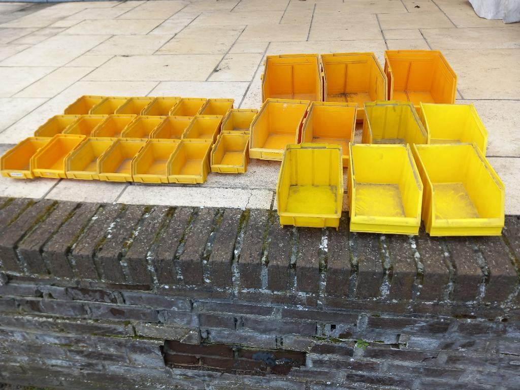 40 bacs de rangement/bacs empilables/bacs de garage, Enlèvement ou Envoi