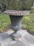 Vases en fonte Médicis, Enlèvement