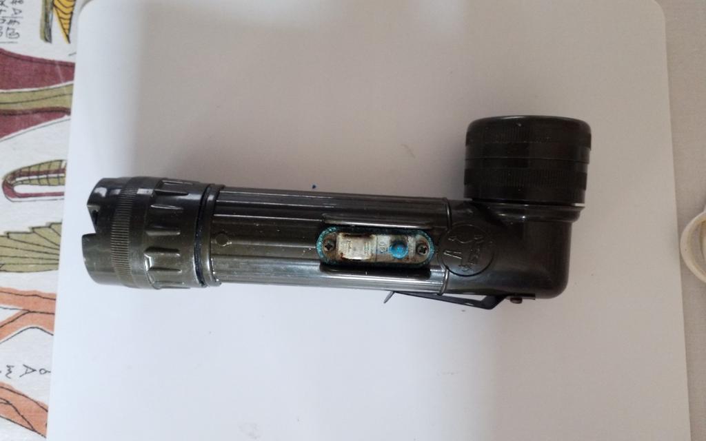 Ancienne lampe de poche, Caravanes & Camping, Enlèvement, Utilisé, Batterie