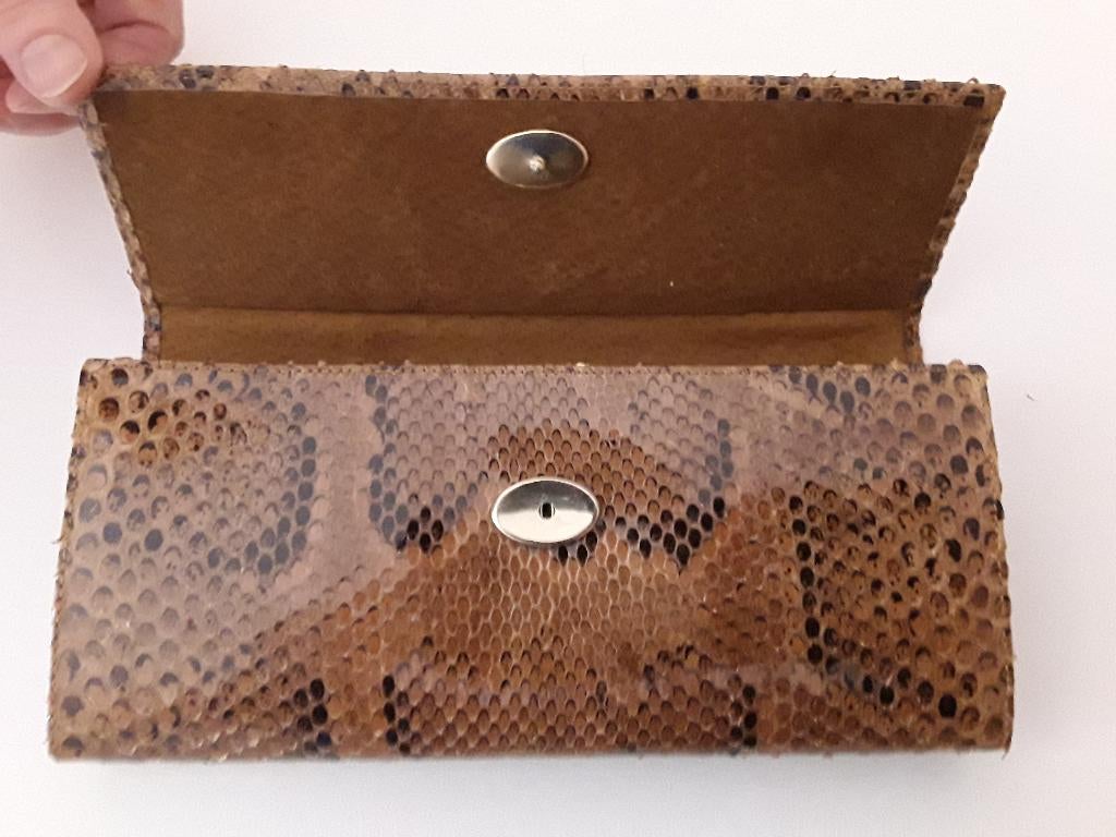 Pochette vintage serpent, Enlèvement