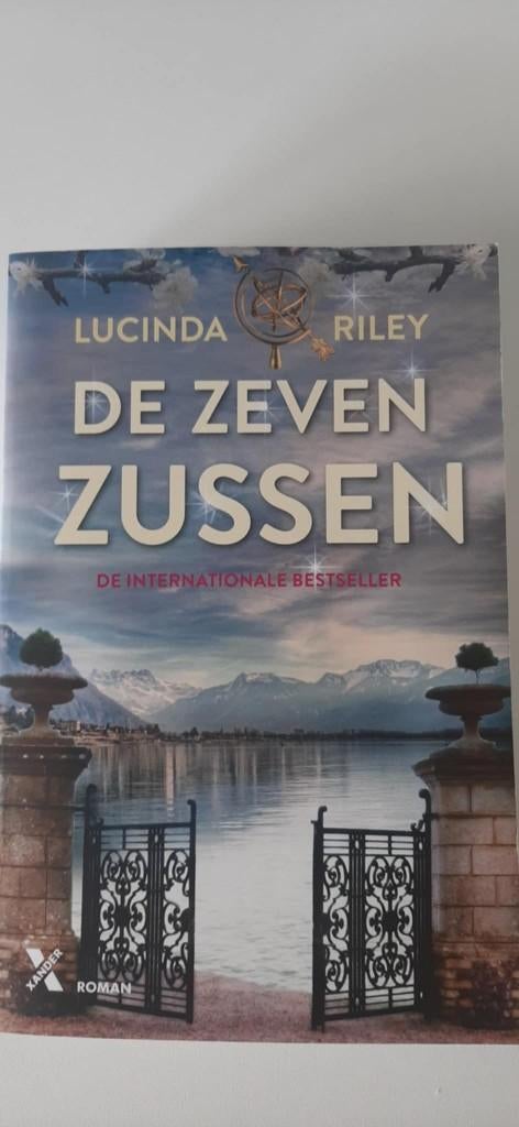 BOEKEN LITERATUUR STORM ZEVEN ZUSSEN LUCINDA RILEY, Boeken, Ophalen of Verzenden, Zo goed als nieuw, Lucinda Riley