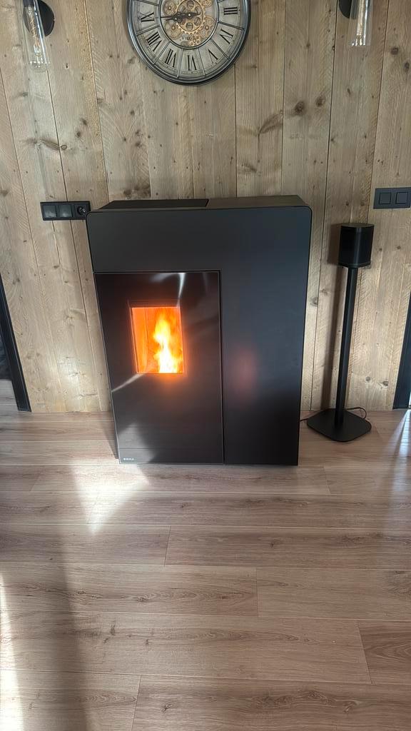 Pelletkachel Rika Domo 2, Maison & Meubles, Poêles, Comme neuf, Poêle à granulés, Enlèvement