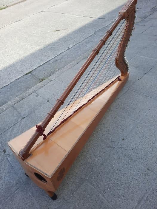 Keltische harp met 36 snaren, Ophalen