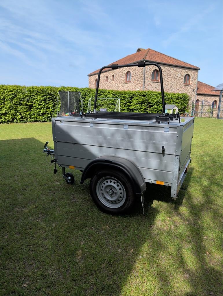 Te Huur: Anssems Bagagewagen met deksel & fietsendragers – I, Enlèvement