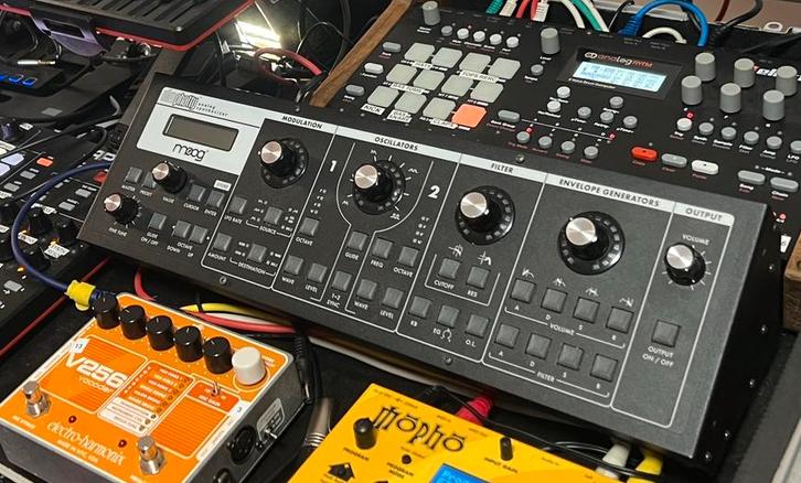 Moog Slim Phatty Legendary Monophonic Desktop / Rack Synth, Musique & Instruments, Synthétiseurs, Comme neuf, Autres nombres, Autres marques